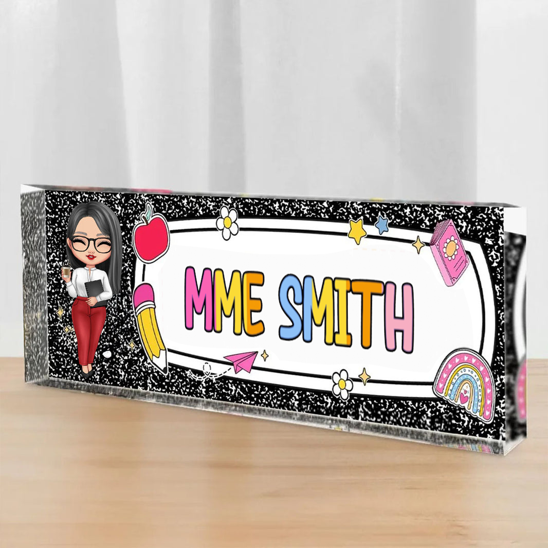 Plaque en acrylique personnalisée avec personnage et prénom – Cadeau pour enseignante et collaboratrice