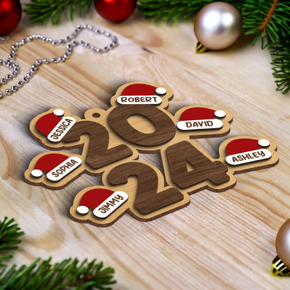 Pendentif de Noël personnalisé 2024 avec prénoms et chapeaux de Noël