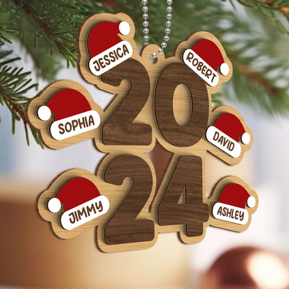 Pendentif de Noël personnalisé 2024 avec prénoms et chapeaux de Noël