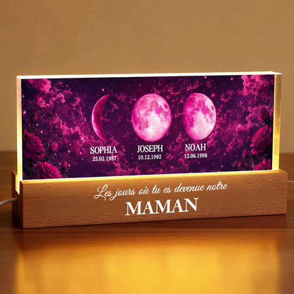 « Ces jours-là, tu es devenue notre maman » – Veilleuse LED personnalisée avec phases de lune et texte