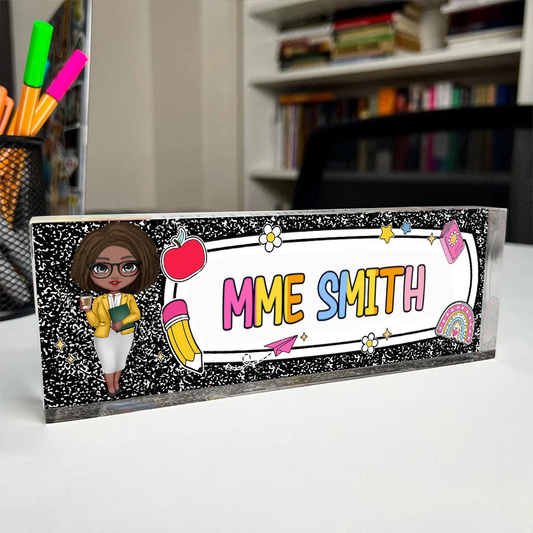 Plaque en acrylique personnalisée avec personnage et prénom – Cadeau pour enseignante et collaboratrice