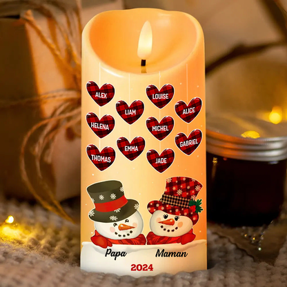 Bougie LED personnalisée avec noms – Couple de bonshommes de neige et cœurs
