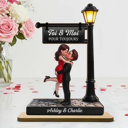 Couple sous le lampadaire – Présentoir en bois personnalisé avec figurines, texte et prénoms