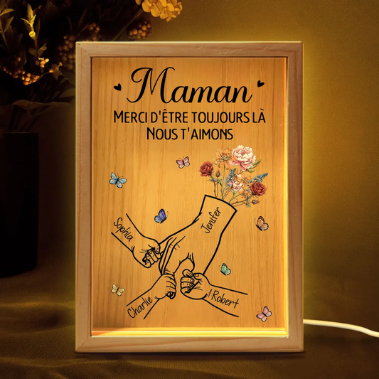 Boîte lumineuse avec cadre en bois, fleurs de naissance, mains et texte – Cadeau pour maman, papa et mamie