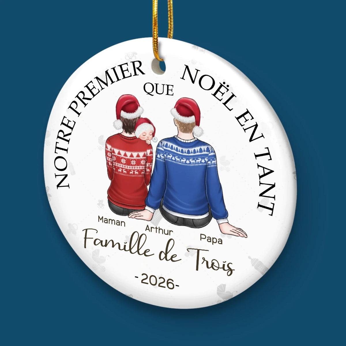 Ornement rond en céramique personnalisé – « Notre premier Noël à trois »