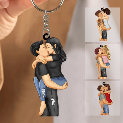 Couple s'embrasse - Cadeau d'anniversaire pour les couples - Porte-clés acrylique personnalisé