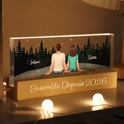 Veilleuse LED personnalisée avec un couple au sommet d'une montagne