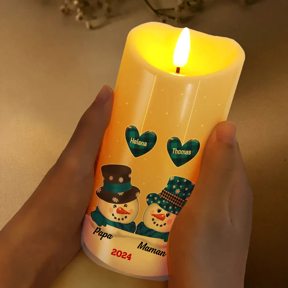 Bougie LED personnalisée avec noms – Couple de bonshommes de neige et cœurs