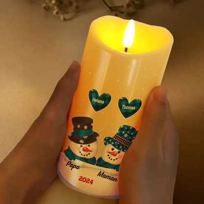 Bougie LED personnalisée avec noms – Couple de bonshommes de neige et cœurs