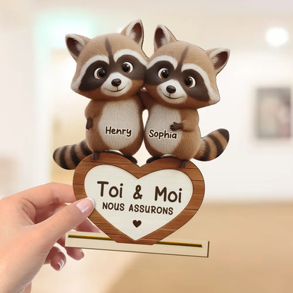 Couple de ratons laveurs – Présentoir en bois personnalisé avec prénoms
