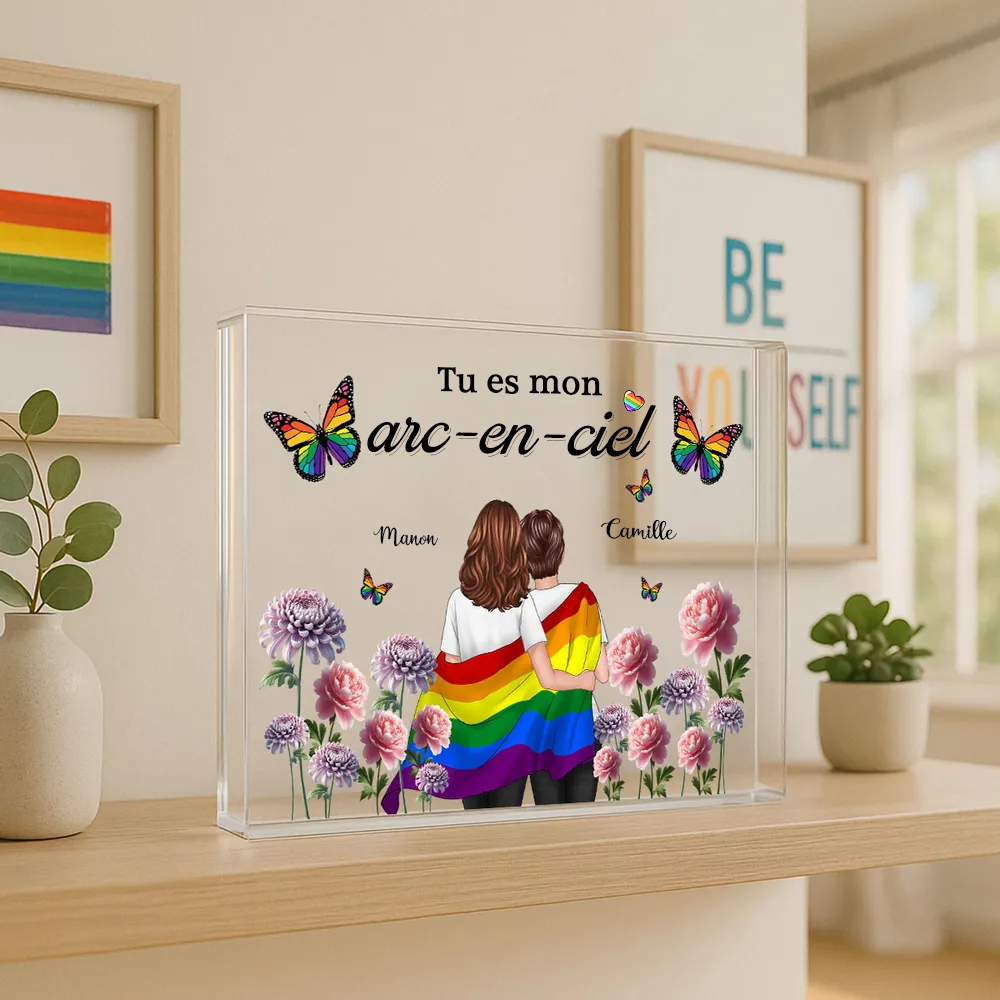 Plaque en acrylique personnalisée avec motif arc-en-ciel et 2 personnages – Cadeau pour couples LGBT