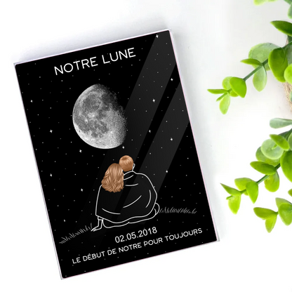 Couple sous la lune - Chevalet en acrylique personnalisé avec phase lunaire et noms, cadeau pour couple