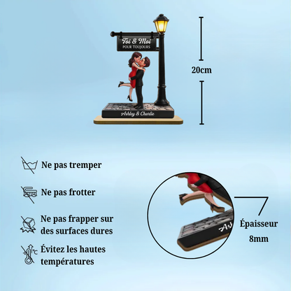 Couple sous le lampadaire – Présentoir en bois personnalisé avec figurines, texte et prénoms