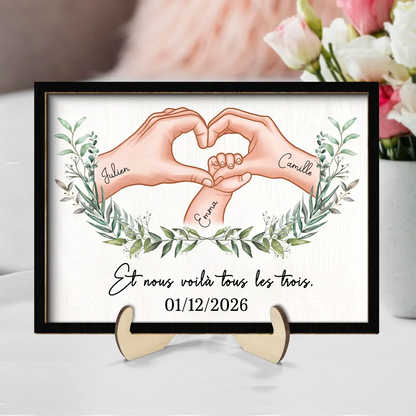 Plaque en bois personnalisée avec motif main dans la main – Cadeau pour jeune maman et jeune papa