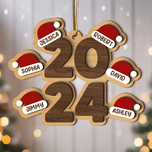 Pendentif de Noël personnalisé 2024 avec prénoms et chapeaux de Noël