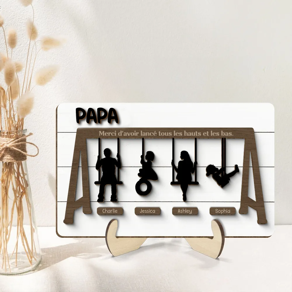 La famille sur la balançoire - Plaque en bois personnalisée pour père et mère