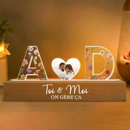 Veilleuse LED personnalisée avec 2 lettres, photo et texte