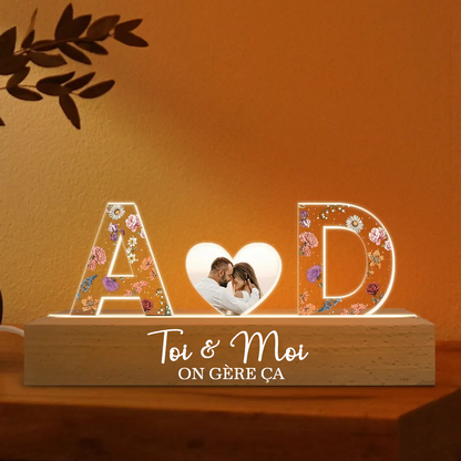 Veilleuse LED personnalisée avec 2 lettres, photo et texte