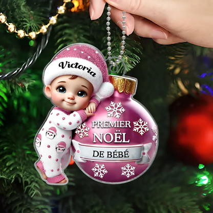 Ornement Plat Personnalisé en Acrylique 2D – Bébé Tenant une Boule pour Premier Noël