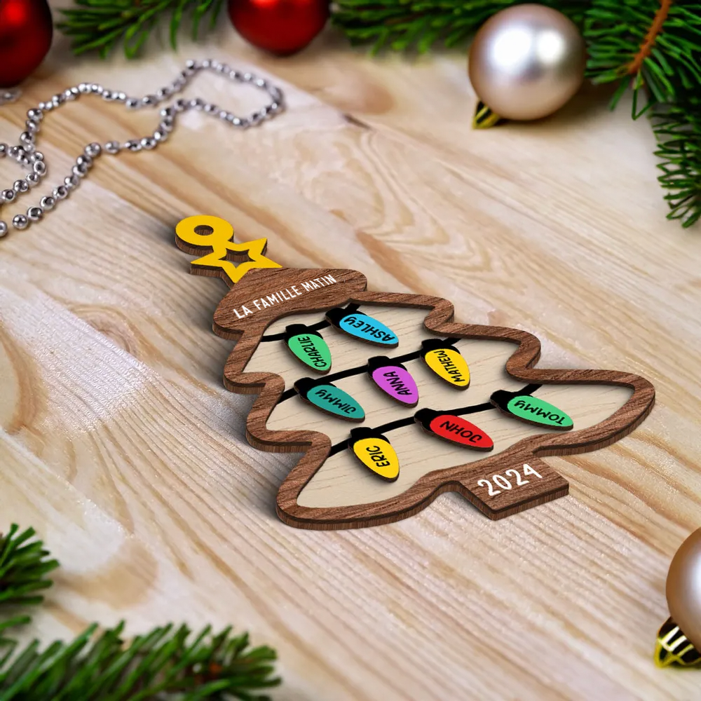 Guirlande lumineuse & Sapin de Noël - Ornement en bois personnalisé avec nom