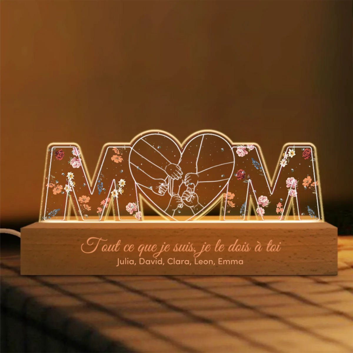 Veilleuse personnalisée "MOM" avec fleurs de naissance et motif main dans la main